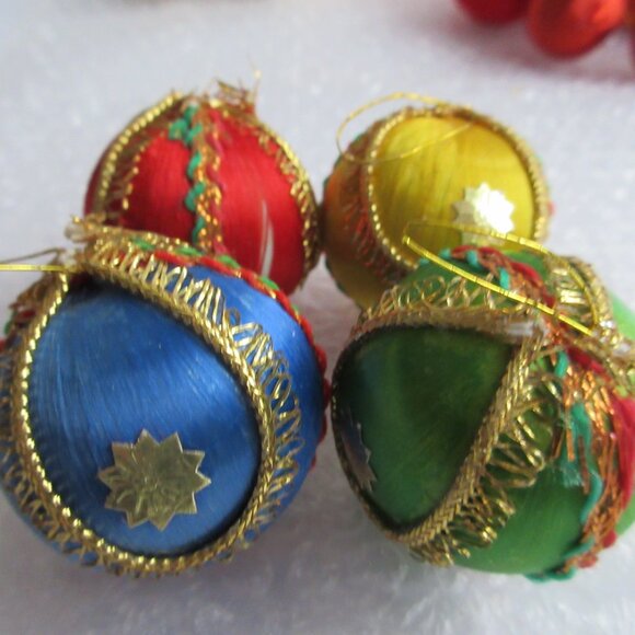 Mini Satin Christmas Ornaments Balls 1" & 1.5" lot of 36 Crafts Decorating Vtg - Picture 5 of 9